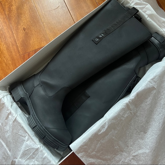 GANNI black knee high faux fur lined chunky boots with tabs - Picture 5 of 16